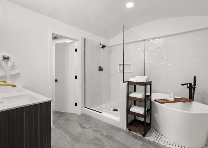 Modern Cactus - Luxe With Spa-baths Pool & Firepit Holiday home *