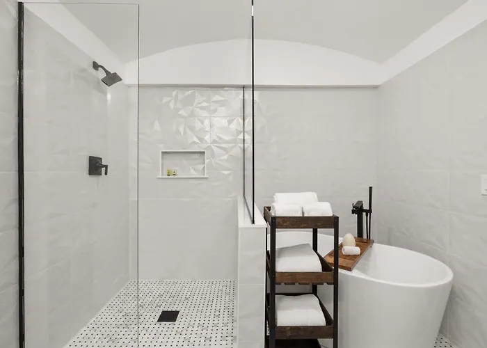 Modern Cactus - Luxe With Spa-baths Pool & Firepit