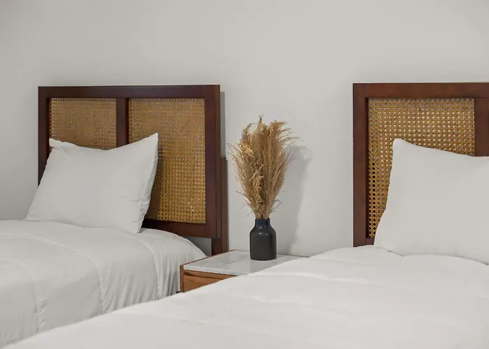 Modern Cactus - Luxe With Spa-baths Pool & Firepit Holiday home *