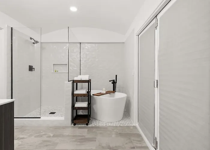 Modern Cactus - Luxe With Spa-baths Pool & Firepit